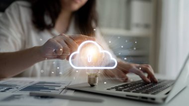 Bulut hesaplama, güvenli veri depolama, ölçeklenebilir altyapı ve stratejik bulut temelli iş çözümleri ile dijital büyümeye olanak sağlar. Latch