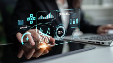 Gerçek zamanlı pil seviyesi, şarj durumu, güç çıkışı, istasyon konumu ve verimli enerji yönetimi için navigasyon gösteren elektrikli araçlar için şarj arayüzü