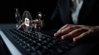 LLM 'de yapay zeka asistanı, büyük veriler, makine öğrenimi ve üretken yapay zeka gücü gelişmiş iş uygulamaları için ajanssal yapay zekayı destekliyor. Latch