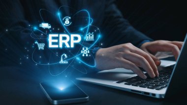 ERP platformu, kurumsal kaynak planlaması, entegrasyon, veri akışı, iş verimliliği, finans, envanter ve insan kaynaklarının iyileştirilmesi için merkezi sistemi göstermektedir. Elide