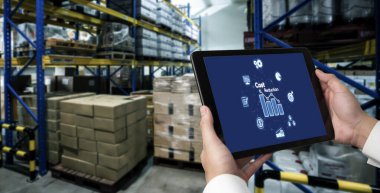 Maliyet düşüşü, bilgisayar ekranında görülen maliyet tasarrufu kavramı, kurumsal işletmeler gereksiz harcamaların azaltılması yoluyla maliyet ve şirket kaynaklarını etkili bir şekilde tasarruf eder