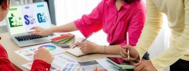 ESG 'nin canlı işletmeler için sosyal yönetim politikası ESG' nin yüksek puanını elde etmek için bir standart belirlemek