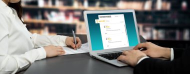 Şirket işleri için canlı bilgisayar yazılımının müşteri deneyimi ve gözden geçirme analizi