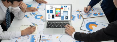 Hareketli mobil uygulama ve web sitesi için UX UI tasarım süreci. Profesyonel uygulama geliştiricisi için kablo grafiğinin yaratıcı prototipi .