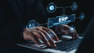 ERP platformu, kurumsal kaynak planlaması, entegrasyon, veri akışı, iş verimliliği, finans, envanter ve insan kaynaklarının iyileştirilmesi için merkezi sistemi göstermektedir. Elide