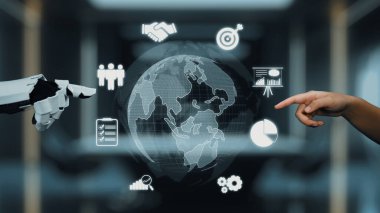 İnsan ve robot arasındaki işbirliğinin görsel bir temsili, küresel veri ve analitik simgelerin şık bir ofis ortamında sergilendiği iş büyüme kavramları. Auvana