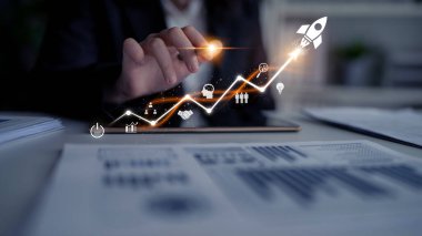 İş büyümesi stratejisi, uzun vadeli başarı yolunda yapılandırılmış yol haritası, analiz ve ilerlemeyi izleyerek iş, büyüme ve başarıyı yönlendirir