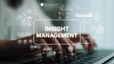 Modern bir ofis ortamında iş büyümesi ve karar verme konusunda öngörü yönetimi ve dijital analizler. Asemptotik akıllı veri analitiği.