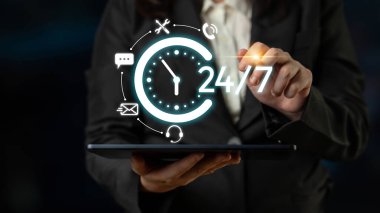 Yardım masası, canlı sohbet ve çevrimiçi hizmetler aracılığıyla 24 saatlik müşteri desteği her zaman teknik yardım ve müşteri memnuniyetini güvence altına alır. Latch