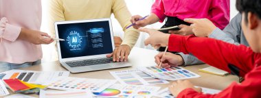 Yapay zeka teknolojisini çalıştırmak için komut mühendisi ve kullanıcı kolaylığı için üretici yapay zeka yardımcı araçları insanların yapay zeka hareketini teşvik ederek üretken yapay zeka fonksiyonları ile çalışmasına yardımcı olur