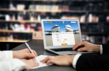 Online uçuş rezervasyon sitesi canlı rezervasyon sistemi sağlar. Seyahat teknolojisi kavramı .
