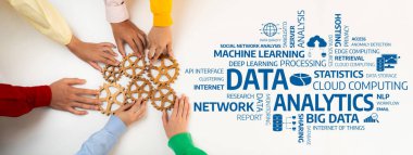 Bir dinamik ekip veri analizi ve teknolojisinin entegrasyonunu sembolize etmek, makine öğrenme ve bulut hesaplamasında modern çözümleri yansıtmak için dişlilerle işbirliği yapar. Dostluk