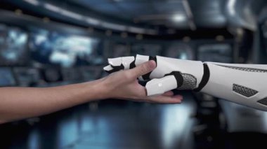 Modern bir kontrol ortamında geçen, veri koruması ve siber güvenlik teknolojisini sembolize eden, dijital bir kalkanı tutan bir eli tasvir eden fütüristik bir sahne. Auvana