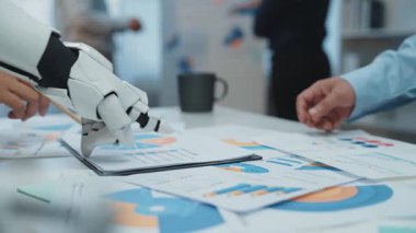 İş adamları, finansal karar verme mekanizmasını geliştirmek ve kurumsal strateji planlamasını geliştirmek için yapay zeka odaklı çözümler kullanıyor. Noogenesis Yapay Zeka