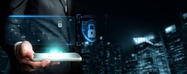 İş adamı siber güvenliğin özünü keşfeder. Siber koruma yöntemlerini, siber tehditleri derinlemesine araştır ve siber güvenlik duruşunu destekle. Siber Güvenlik Çağı FaaS 'ında yol almak için gerekli.