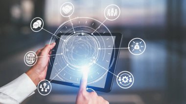 Kitle kaynak kullanımı işbirliği, fikir ve kitle kaynaklarına izin veriyor. Toplu kaynak kullanımı, topluluk güdümlü kitle kaynaklı katkılarla yeniliği destekliyor. Spire.