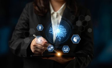 Konuşma, sohbet robotu, analitik, otomasyon ve yenilik için dijital zeka ve akıllı teknoloji yayılımı gibi sistemlere entegre olmak