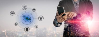 Yapay zeka işbirliği ve bağlantı, veri, otomasyon ve dijital ağları sorunsuz bir süreç içinde birbirine bağlayarak Al, sistem ve bağlantıyı geliştirir.