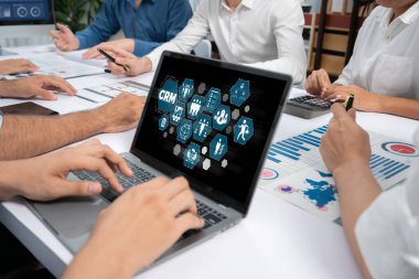 CRM işletme ve işletme için canlı bilgisayarda müşteri ilişkileri yönetim sistemi