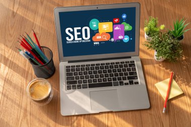 Model e-ticaret için SEO arama motoru optimizasyonu ve bilgisayar ekranında gösterilen çevrimiçi perakende işi