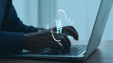 AI, müşteri deneyimini ve yapay zeka ekomünikasyon başarısını optimize etmek için akıllı ürün tavsiyeleri, yapay zeka otomatik alışveriş kararları ve yapay zeka ekomüniklerini sağlayarak ekomünikasyonu dönüştürür. Elide