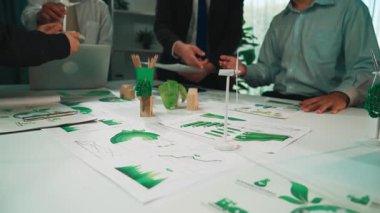 Çeşitli bir ekip sürdürülebilirlik projesi üzerinde işbirliği yaparak, yeşil elementli çevre dostu kavramlar ve prototipler sunuyor. SACTR