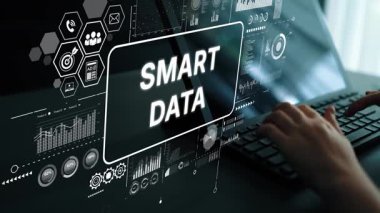 Modern Teknoloji ve Kullanıcı ile Akıllı Veri Kavramı Dijital bir ortamda Dizüstü bilgisayarda çalışıyor. Asemptotik akıllı veri analitiği.