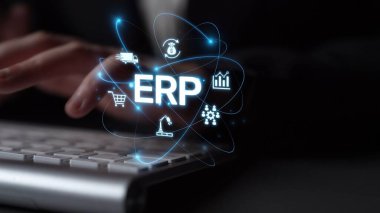 ERP platformu, kurumsal kaynak planlaması, entegrasyon, veri akışı, iş verimliliği, finans, envanter ve insan kaynaklarının iyileştirilmesi için merkezi sistemi göstermektedir. Muxer