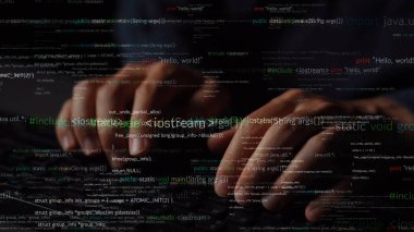 Bir klavyede yazı yazan ellerin dinamik görüntüsü, dijital ortamda programlama ve yazılım geliştirme sürecini sembolize eden kodlama metinleriyle çevrili. Xenic