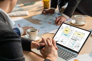 Web sitesi tasarım yazılımı çevrimiçi perakende ticaret ve e-ticaret için model şablonu sağlar