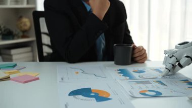 AI destekli iş zekası pazarlama tekniklerini değiştirir, veri doğruluğunu artırır ve uzun vadeli başarı için stratejik planlamayı optimize eder. Noogenesis Yapay Zeka