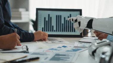 AI analitik uzmanları pazar araştırmaları, işbirlikçi planlama ve stratejik pazarlama sonuçlarının iyileştirilmesi yoluyla rehberlik etmektedir. Noogenesis Yapay Zeka