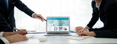 Kolay form doldurma için sağlık sigortası web sitesi canlı kayıt sistemi