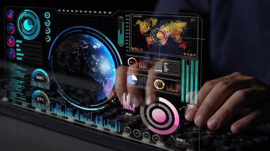 Dünya çapında dijital iletişimi, veri alışverişini ve internet bağlantısını gösteren yüksek teknolojili küresel ağ bağlantı arayüzü. Küresel bağlantı, veri etkileşimi ve dünya çapında iletişim. Thunk