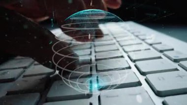 Bu görüntü, çağdaş teknolojide dijital iletişim ve veri akışını vurgulayan bir klavye ile küresel bağlantının özünü yakalar. Xenic