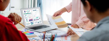 İş veri paneli pazarlama stratejisi planlaması için canlı iş zekası analizi sağlar