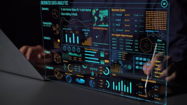 Modern dijital işletmelerde veri analizi ve gerçek zamanlı analitik, öngörü veri modellemesi, iş zekası analizleri ve veri odaklı karar verme stratejisi. Thunk