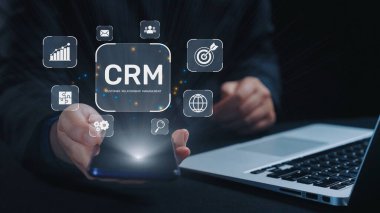 CRM platformları veri analizi, CRM iletişim araçları ve otomasyon yoluyla müşteri ilişkilerini geliştirir. CRM sistemleri müşteri yönetimi, izleme ve CRM ilişki başarısını destekler. Elide