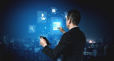 Çevrimiçi reklamlar ve dijital pazarlama markaların büyümesine yardımcı oluyor. İçerik pazarlaması bağlılığı arttırır. Pazarlama araçları ROI 'yi destekliyor. Etkili reklamlar ve pazarlama çevrimiçi iş başarısı. Eğri