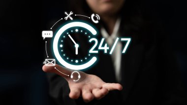 Yardım masası, canlı sohbet ve çevrimiçi hizmetler aracılığıyla 24 saatlik müşteri desteği her zaman teknik yardım ve müşteri memnuniyetini güvence altına alır. Latch