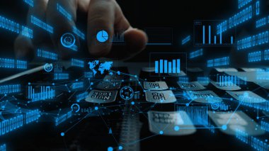 Modern bir çalışma alanında veri analizi ve finansal içgörü kavramlarını gösteren dijital grafikler ve istatistiklerin yer aldığı bir klavyenin yakın plan görüntüsü. Xenic