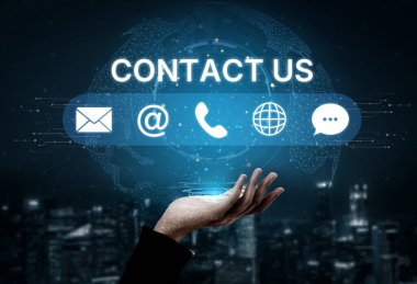 E- posta, web, telefon ve mesaj simgelerini gösteren UI konsepti. İletişim ve destek simgeleri iş iletişimini düzene sokmaya ve müşteri iletişim deneyimini geliştirmeye yardımcı olur. Eğri