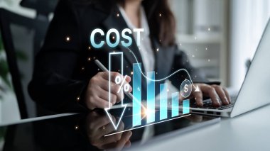 Dijital dönüşüm, iş maliyeti optimizasyonu, operasyonel maliyet azaltma, finansal tasarruf ve iş başarısı için kaynak verimliliği stratejileri yoluyla maliyet azaltma ve maliyet tasarrufu. Eğri