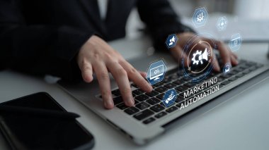 Pazarlama otomasyon diyagramı sunumu yapay zeka odaklı kampanya iş akışı, pazarlama otomasyonu, veri odaklı strateji, pazarlama otomasyon araçları ve iş dünyasında piyasa otomasyon süreci. Eğri