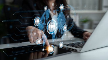 Profesyonel ağ, iş bağlantılarını genişletir, işbirliğini teşvik eder ve yeni fırsatlar için dijital ilişkiler kurar. Latch