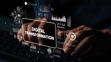 Arka planda dijital dönüşüm grafikleri, teknoloji ve veri analizi kavramlarıyla klavyeye yazı yazmak. Asemptotik akıllı veri analitiği.