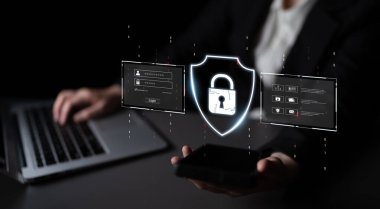 Siber güvenlik, güçlü altyapı ve proaktif dijital savunma stratejileri kullanarak güvenlik ihlalleri, hacklemeler ve ağ saldırılarına karşı korur. Latch