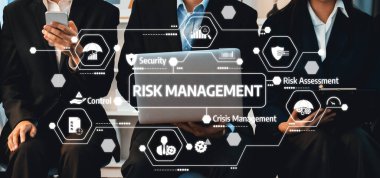Profesyonel bir ekip, bir şirket ortamında etkin risk yönetimi uygulamaları, stratejik planlama ve karar verme için teknolojiden ve dijital araçlardan yararlanır. Dostluk