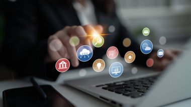 Modern ekosistem Latch 'te finans, bulut, analitik, e-posta, iletişim, ekommerce, siber güvenlik ve küresel bağlantıyı temsil eden iş ve dijital servis simgeleri kümesi