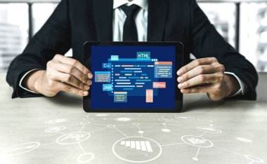 Yeni uygulama geliştirme için HTML, ve C Brisk gibi çeşitli programlama dillerinin kodlama ekranı ile yazılım geliştirme veya programlama çalışmaları